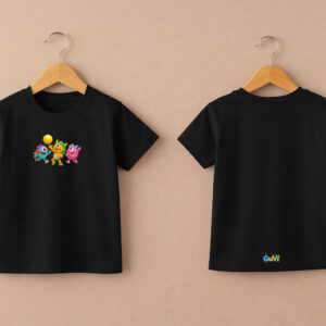 Remera negra amigas jugando